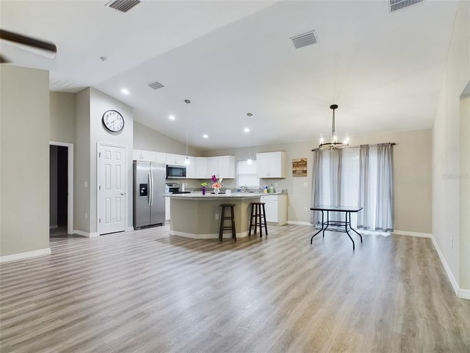For Rent: $1,800 (3 beds, 2 baths, 1553 Square Feet)