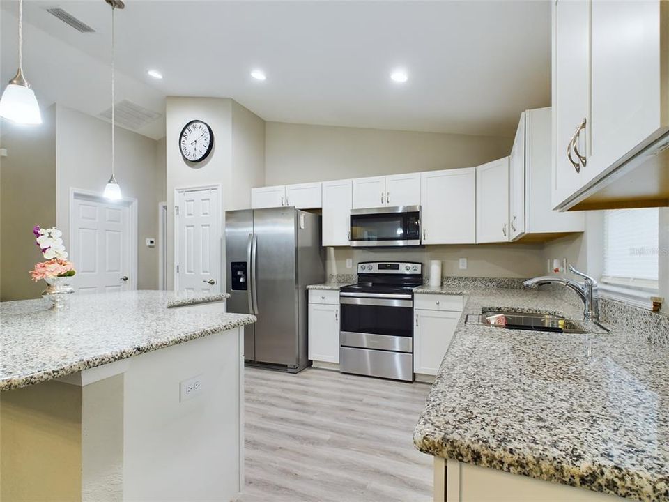 For Rent: $1,800 (3 beds, 2 baths, 1553 Square Feet)