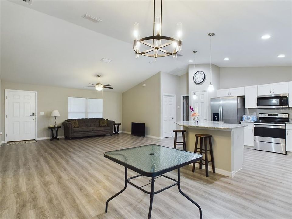 For Rent: $1,800 (3 beds, 2 baths, 1553 Square Feet)