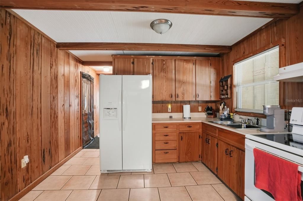 На продажу: $224,900 (1 спален, 1 ванн, 784 Квадратных фут)
