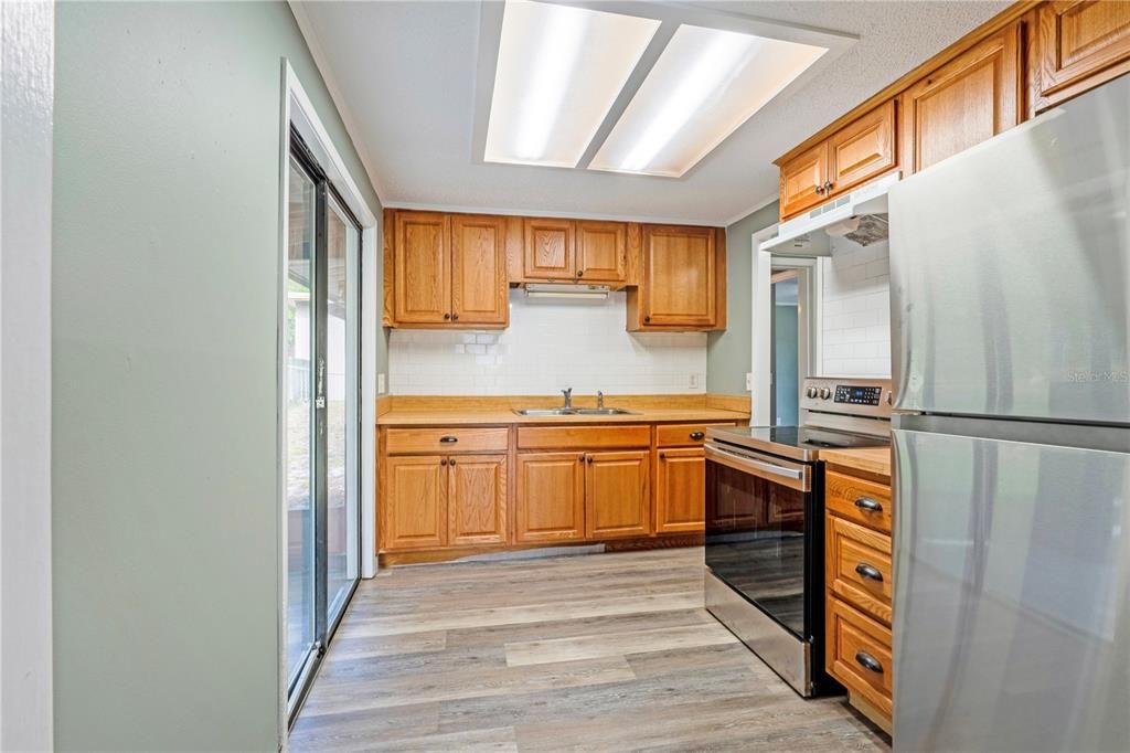 На продажу: $239,000 (2 спален, 1 ванн, 798 Квадратных фут)