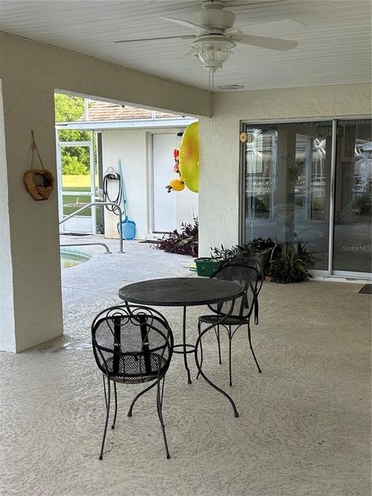 Activo con contrato: $725,000 (4 camas, 3 baños, 2459 Pies cuadrados)