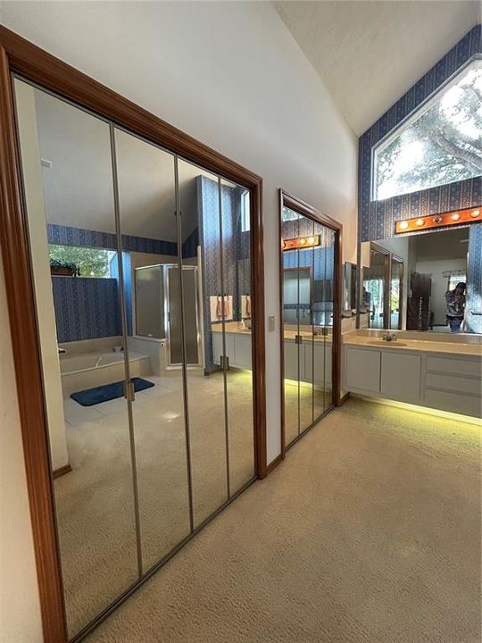 Activo con contrato: $725,000 (4 camas, 3 baños, 2459 Pies cuadrados)