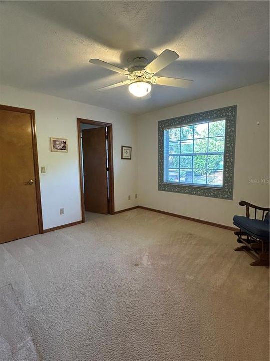 Activo con contrato: $725,000 (4 camas, 3 baños, 2459 Pies cuadrados)