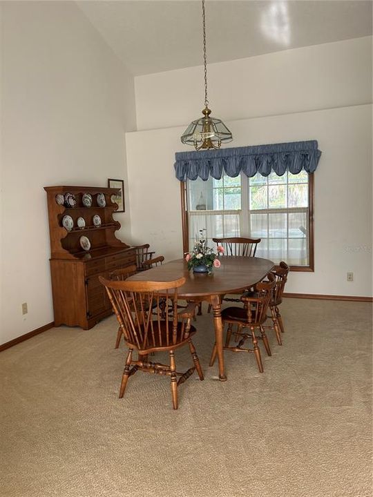 Activo con contrato: $725,000 (4 camas, 3 baños, 2459 Pies cuadrados)