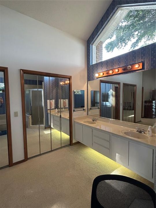 Activo con contrato: $725,000 (4 camas, 3 baños, 2459 Pies cuadrados)