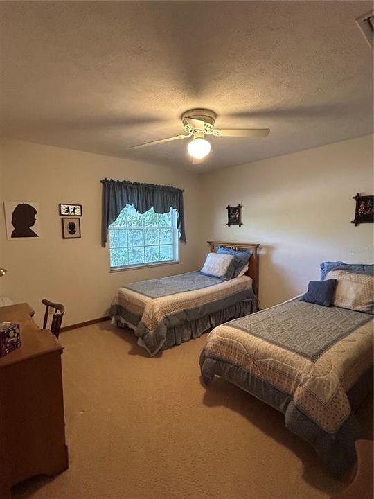 Activo con contrato: $725,000 (4 camas, 3 baños, 2459 Pies cuadrados)