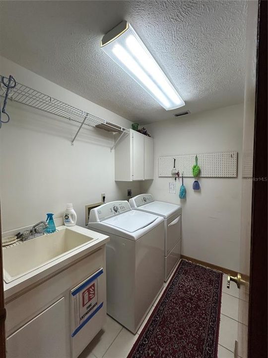 Activo con contrato: $725,000 (4 camas, 3 baños, 2459 Pies cuadrados)