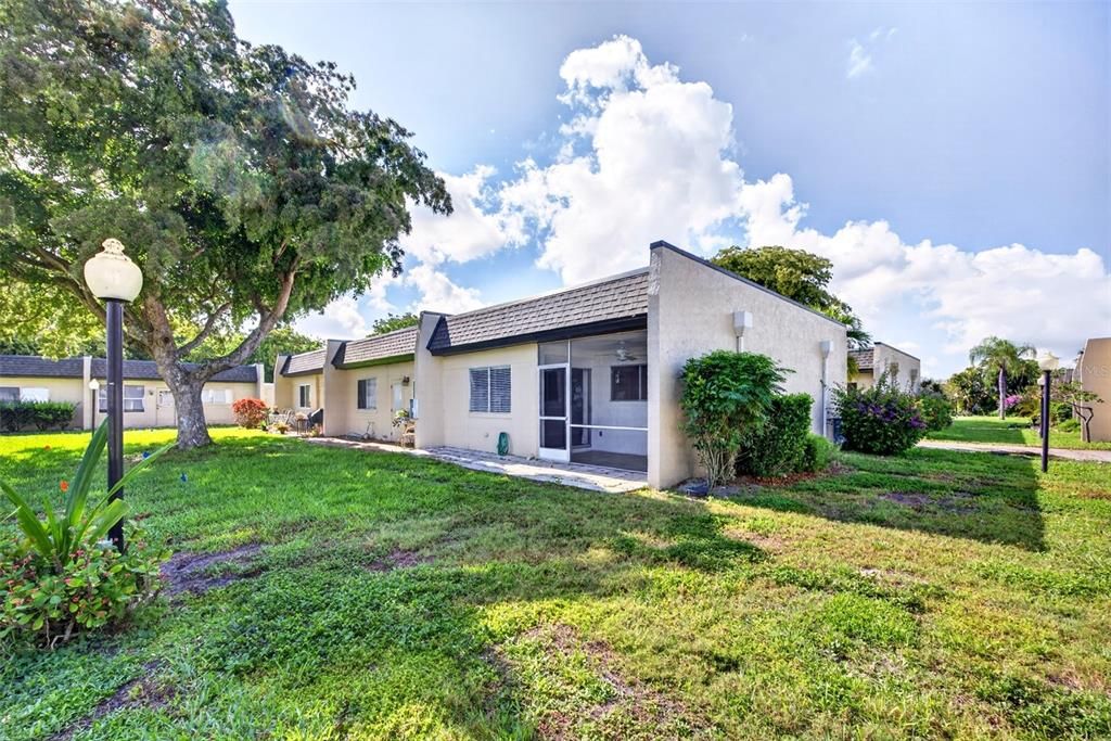 For Sale: $125,000 (1 beds, 1 baths, 644 Square Feet)