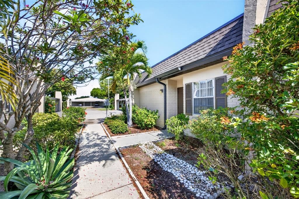 For Sale: $125,000 (1 beds, 1 baths, 644 Square Feet)