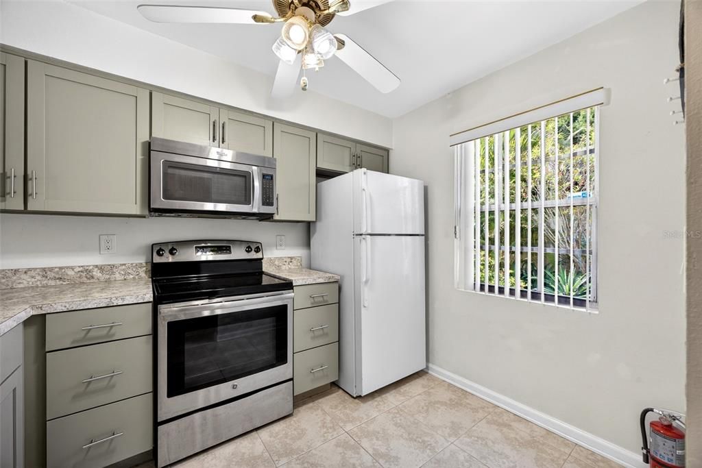 For Sale: $125,000 (1 beds, 1 baths, 644 Square Feet)