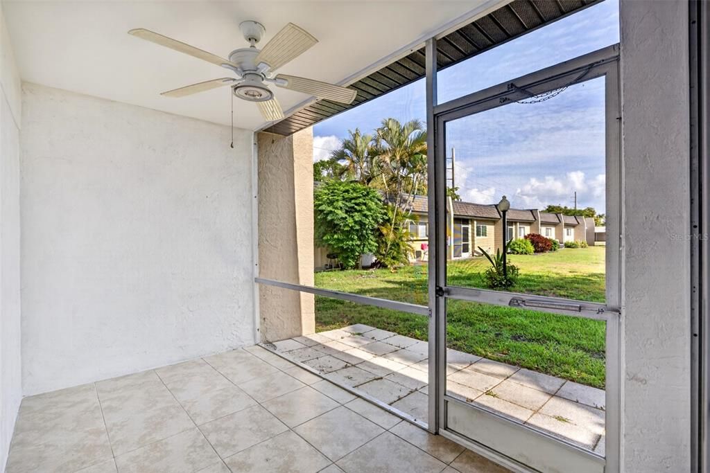 For Sale: $125,000 (1 beds, 1 baths, 644 Square Feet)