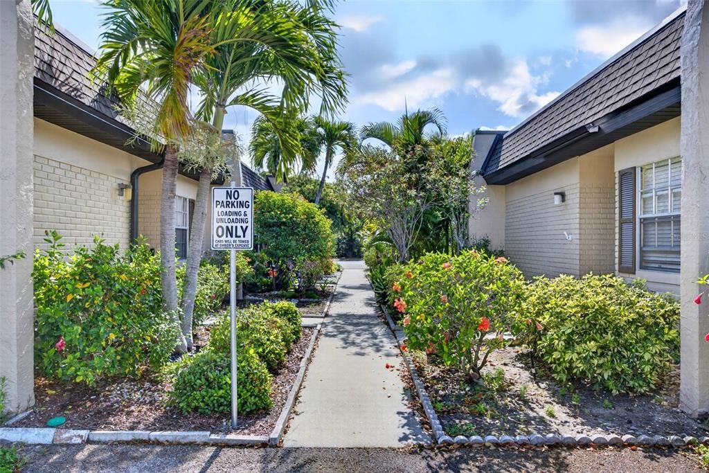 For Sale: $125,000 (1 beds, 1 baths, 644 Square Feet)