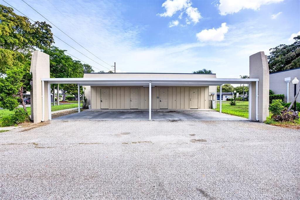 For Sale: $125,000 (1 beds, 1 baths, 644 Square Feet)