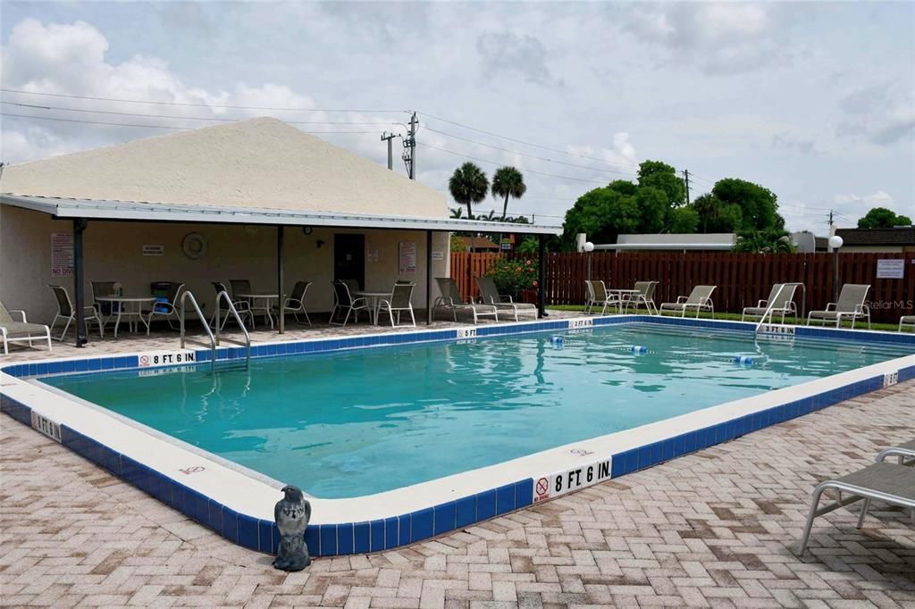 For Sale: $125,000 (1 beds, 1 baths, 644 Square Feet)