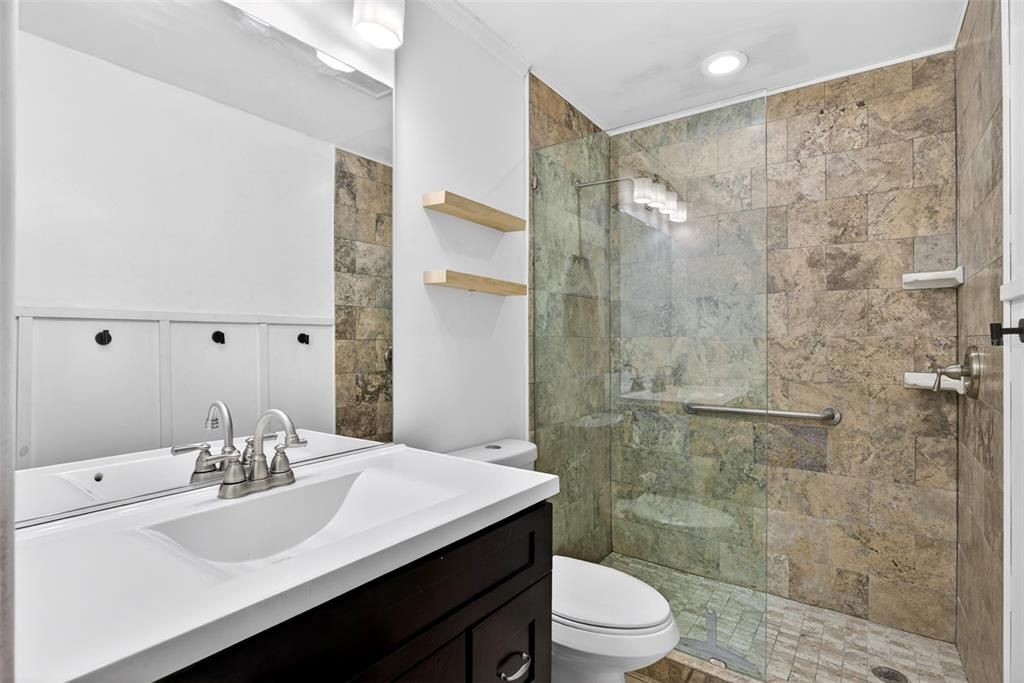 For Sale: $125,000 (1 beds, 1 baths, 644 Square Feet)