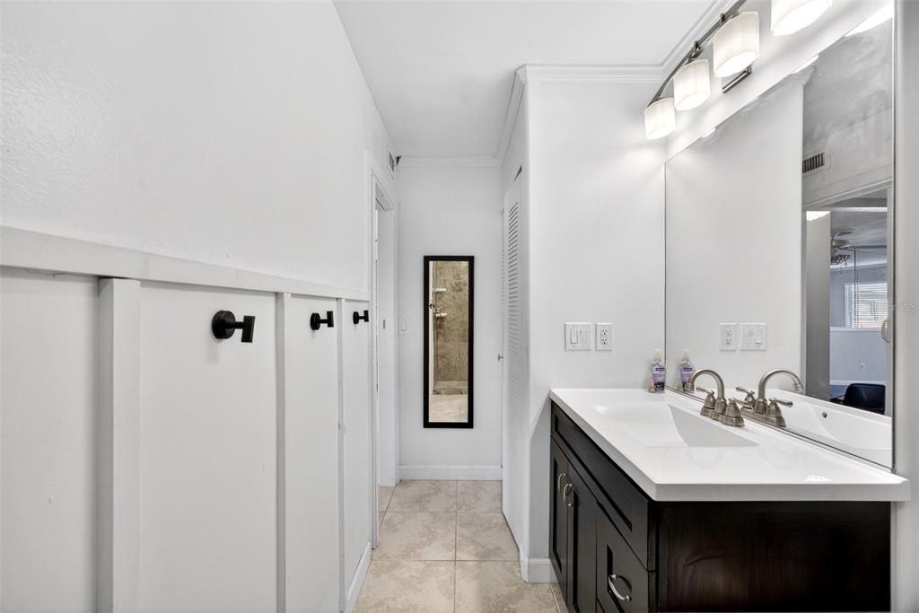For Sale: $125,000 (1 beds, 1 baths, 644 Square Feet)
