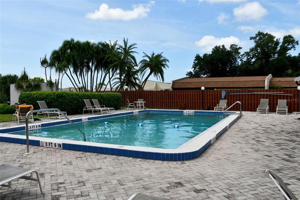 For Sale: $125,000 (1 beds, 1 baths, 644 Square Feet)