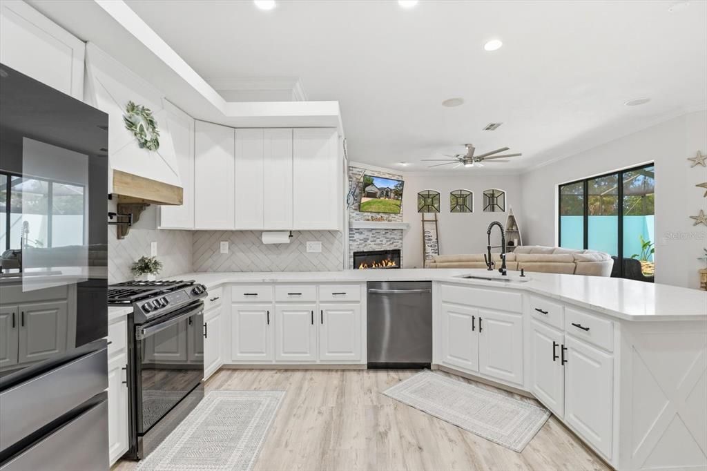 For Sale: $799,000 (3 beds, 2 baths, 2542 Square Feet)
