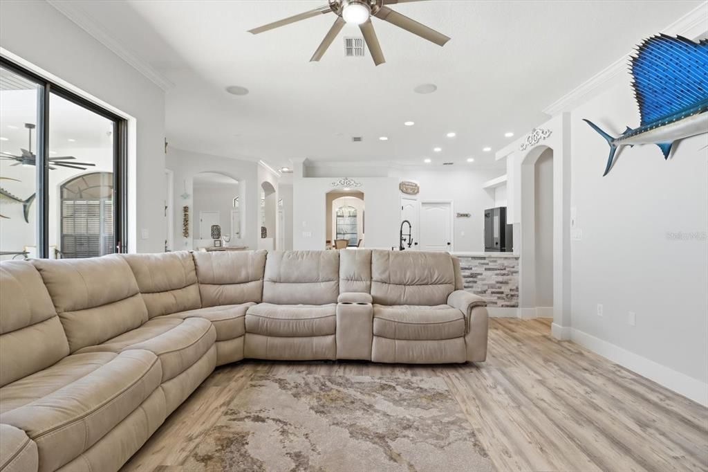 For Sale: $799,000 (3 beds, 2 baths, 2542 Square Feet)