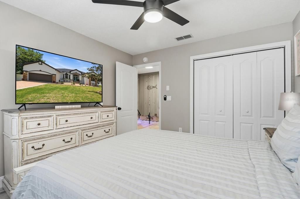 For Sale: $799,000 (3 beds, 2 baths, 2542 Square Feet)