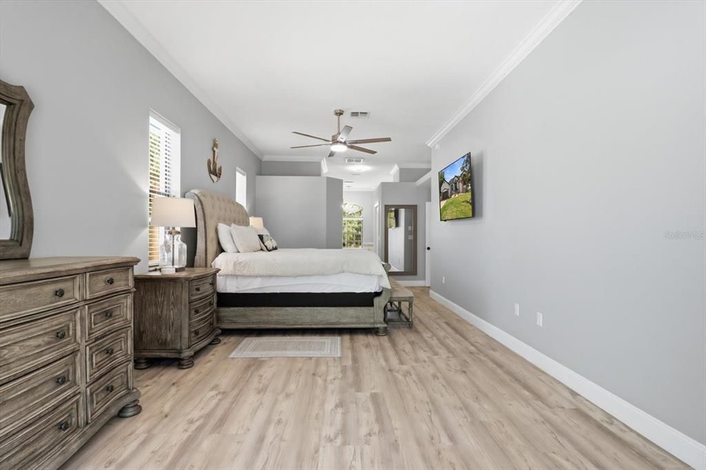 For Sale: $799,000 (3 beds, 2 baths, 2542 Square Feet)