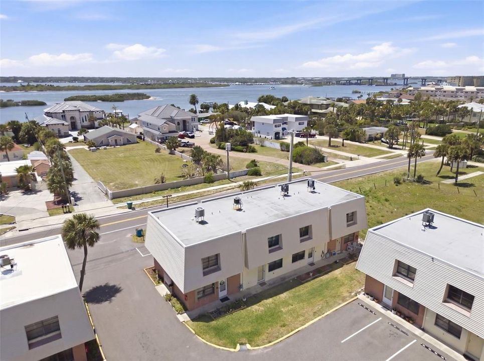 For Sale: $239,900 (2 beds, 2 baths, 1140 Square Feet)