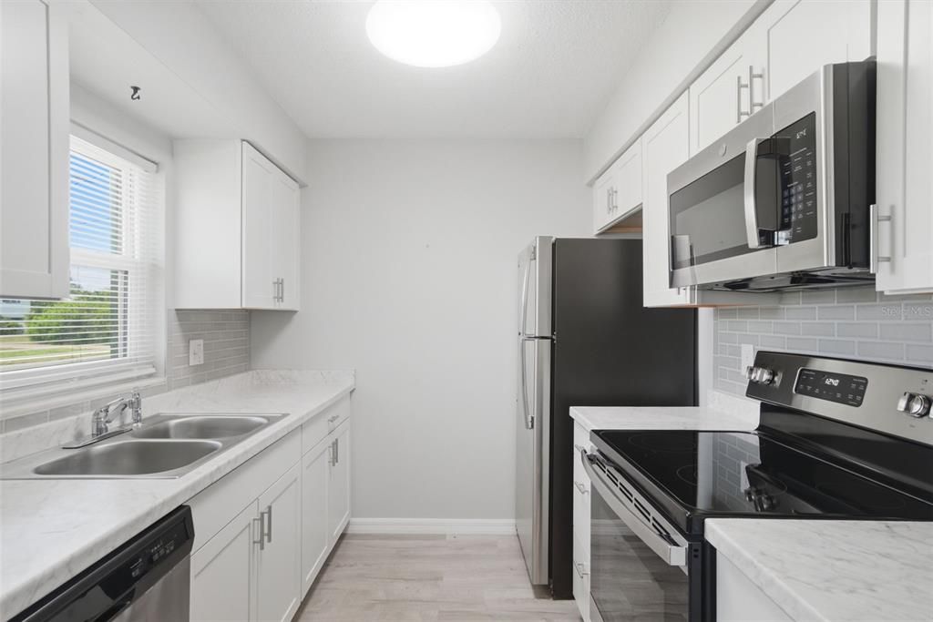 For Sale: $239,900 (2 beds, 2 baths, 1140 Square Feet)