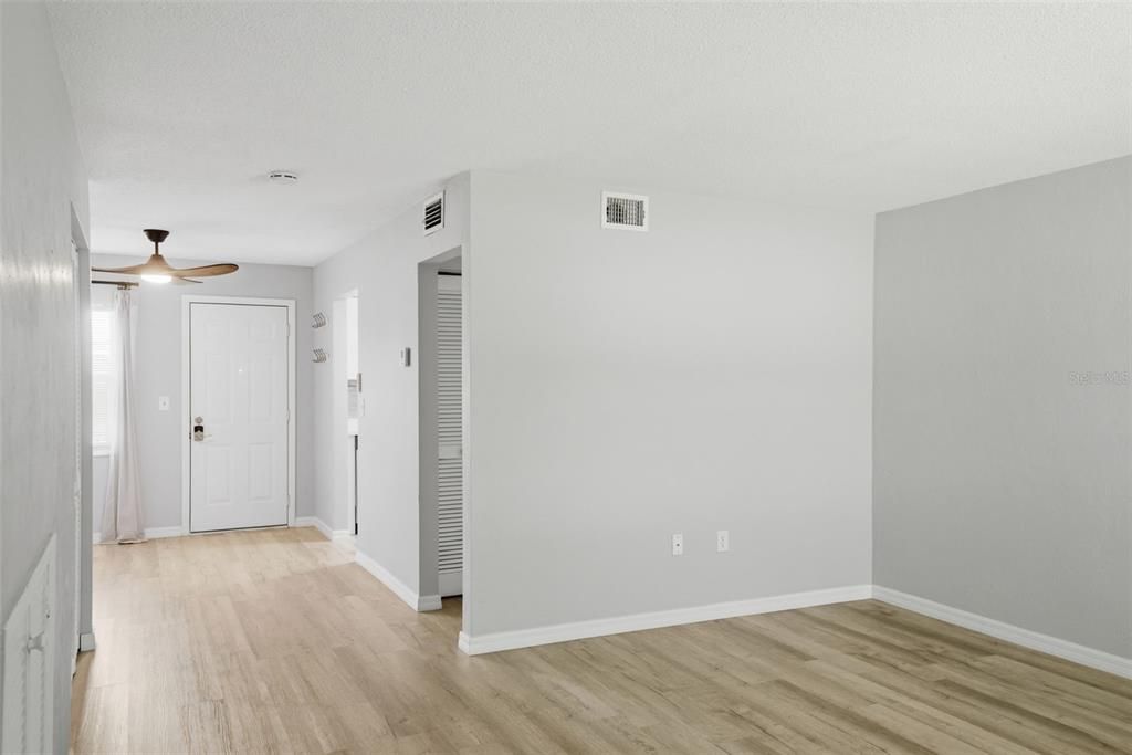 For Sale: $239,900 (2 beds, 2 baths, 1140 Square Feet)