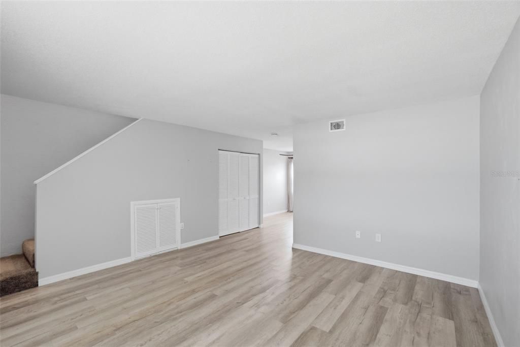 For Sale: $239,900 (2 beds, 2 baths, 1140 Square Feet)