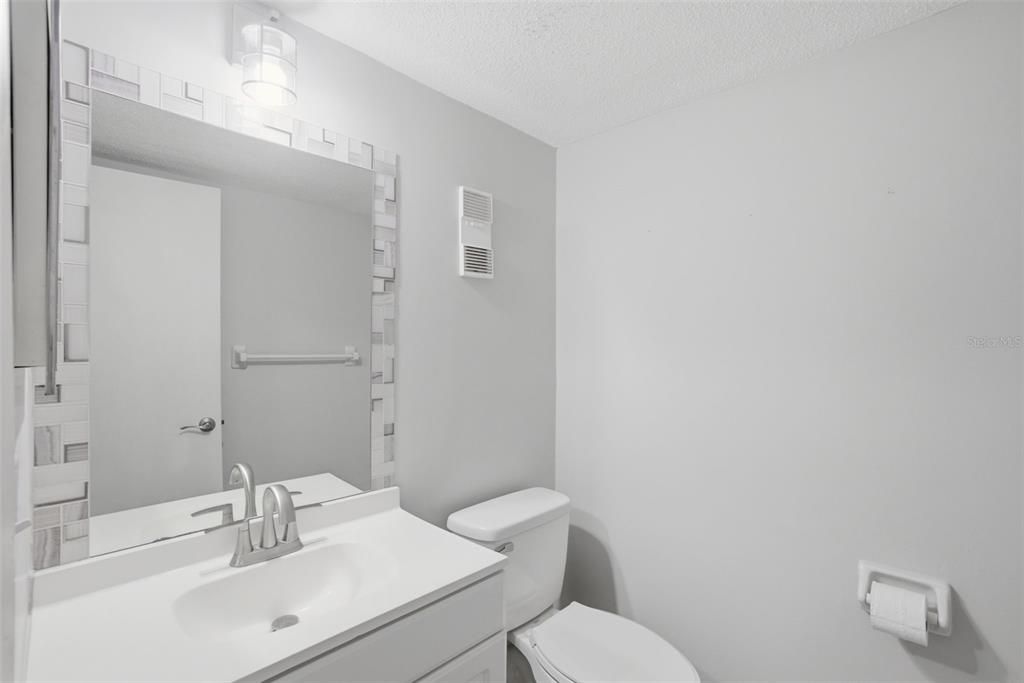 For Sale: $239,900 (2 beds, 2 baths, 1140 Square Feet)