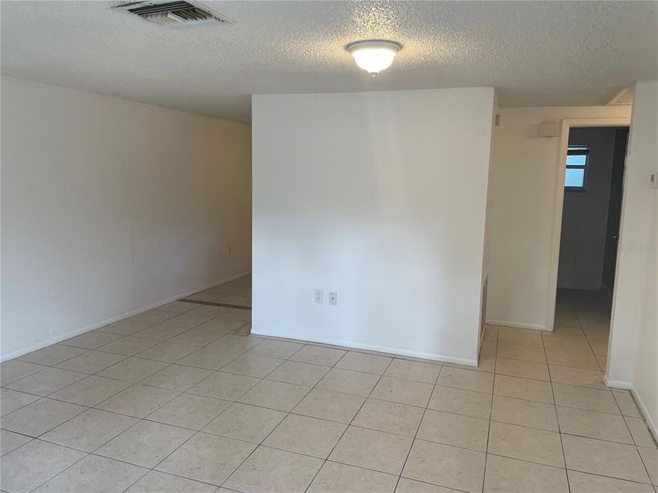 En Venta: $299,000 (4 camas, 0 baños, 1736 Pies cuadrados)