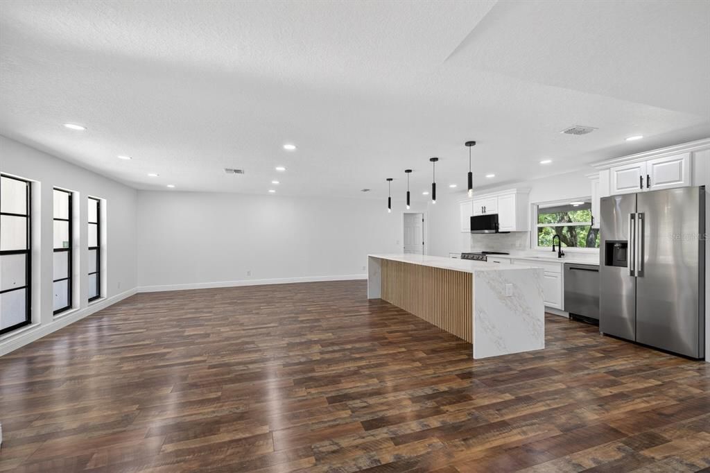 На продажу: $632,999 (4 спален, 2 ванн, 2212 Квадратных фут)