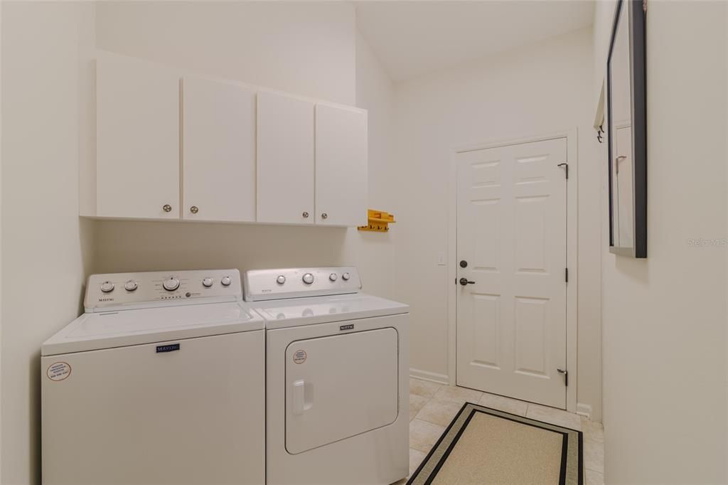 Activo con contrato: $325,000 (3 camas, 2 baños, 2233 Pies cuadrados)