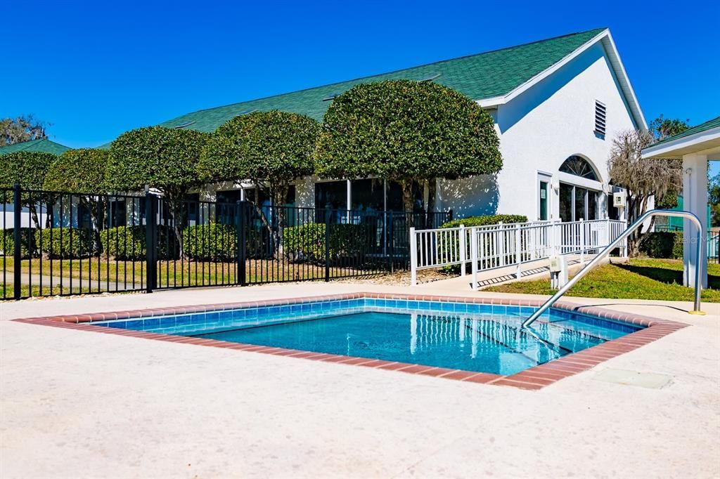 Activo con contrato: $325,000 (3 camas, 2 baños, 2233 Pies cuadrados)
