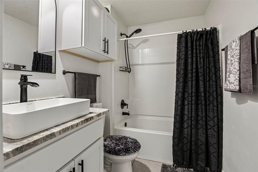 На продажу: $299,900 (4 спален, 2 ванн, 1498 Квадратных фут)