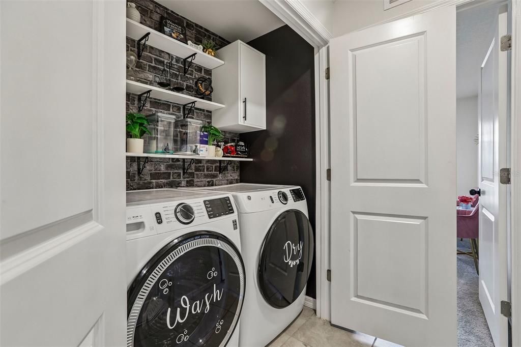 На продажу: $299,900 (4 спален, 2 ванн, 1498 Квадратных фут)