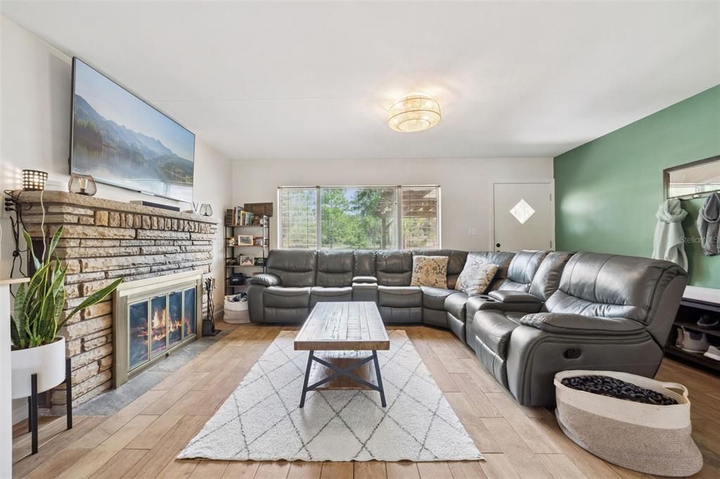 En Venta: $549,990 (4 camas, 2 baños, 1531 Pies cuadrados)
