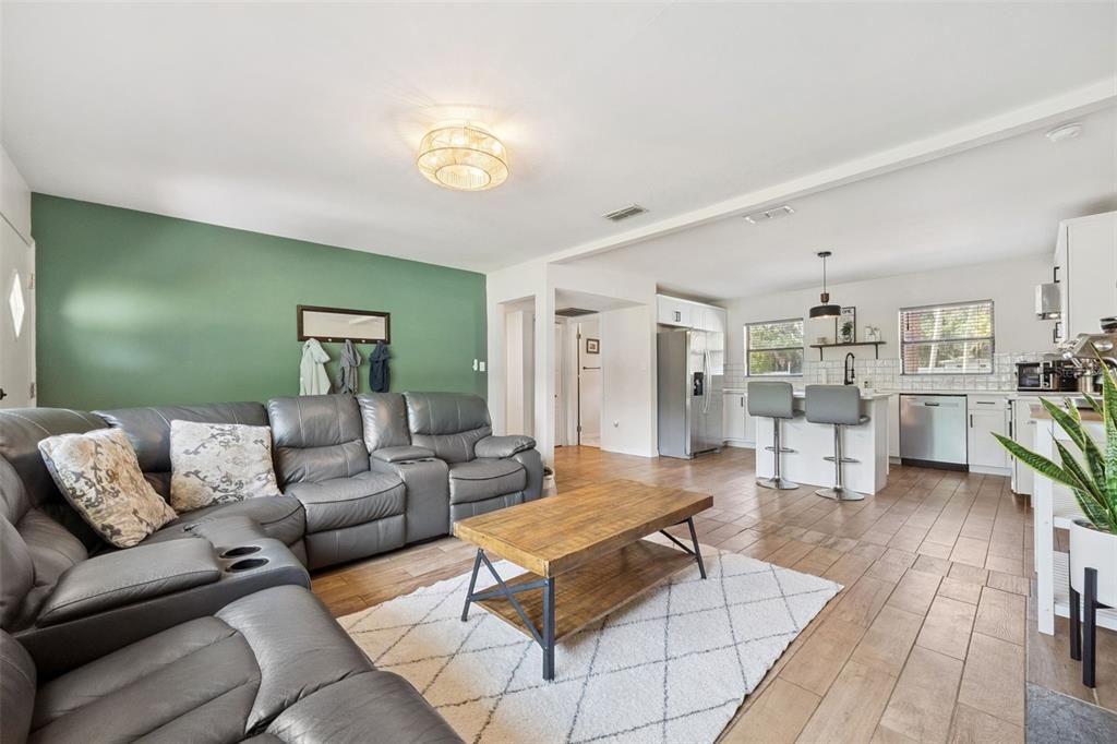 En Venta: $549,990 (4 camas, 2 baños, 1531 Pies cuadrados)