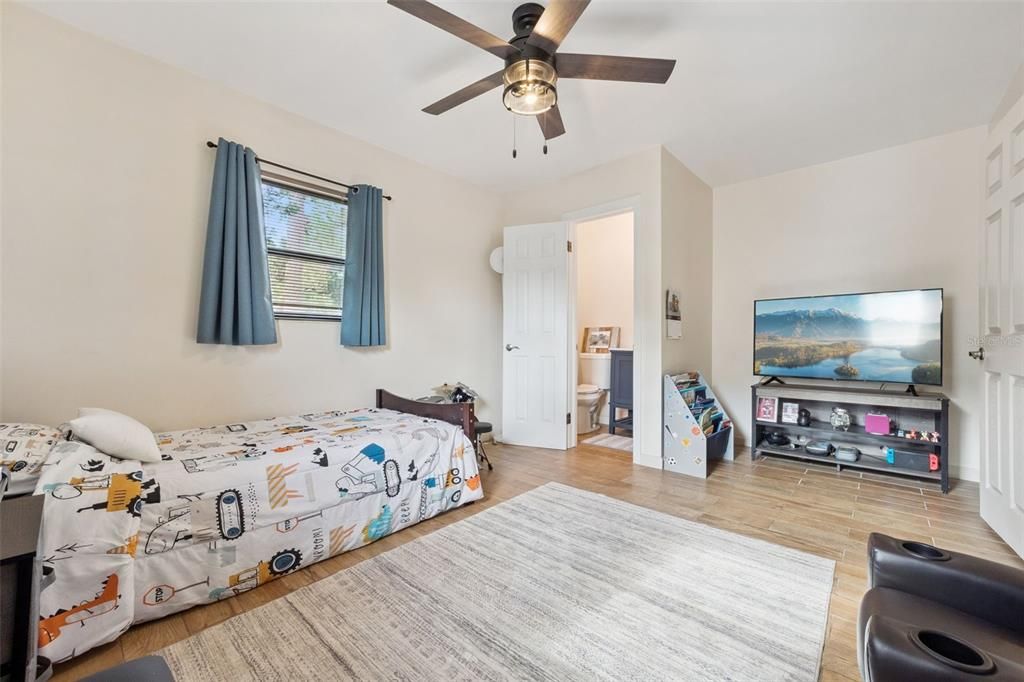 En Venta: $549,990 (4 camas, 2 baños, 1531 Pies cuadrados)