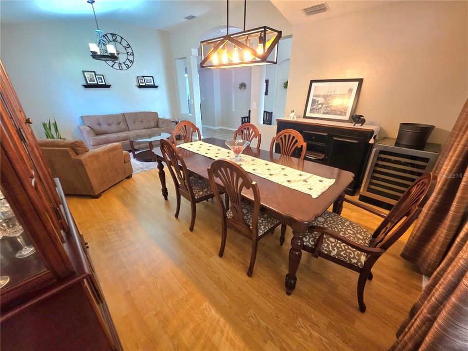 Activo con contrato: $480,000 (4 camas, 2 baños, 2080 Pies cuadrados)
