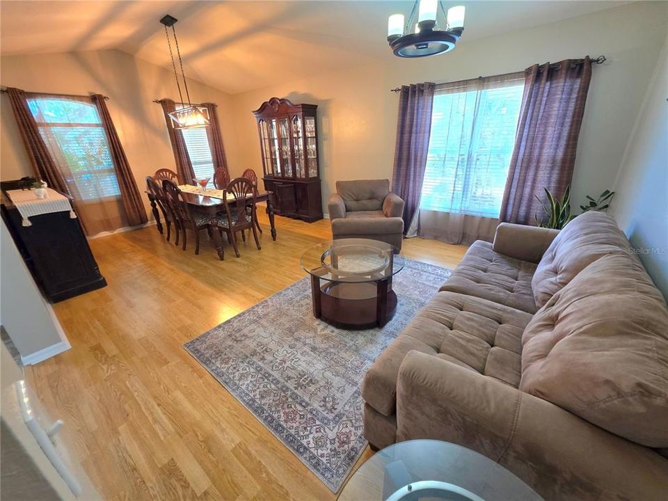 Activo con contrato: $480,000 (4 camas, 2 baños, 2080 Pies cuadrados)