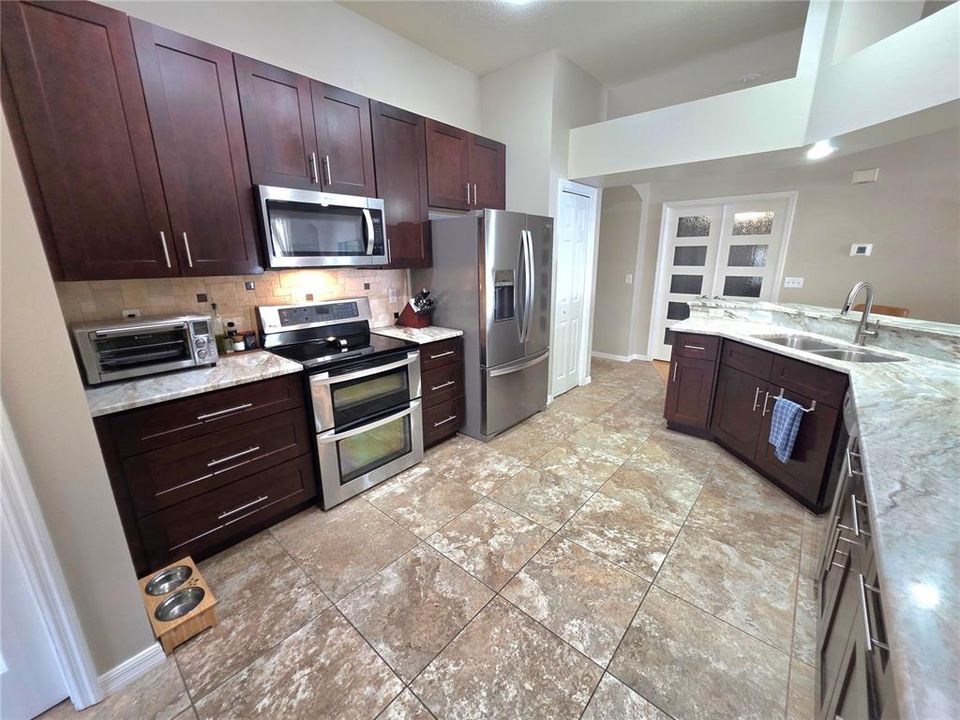 Activo con contrato: $480,000 (4 camas, 2 baños, 2080 Pies cuadrados)