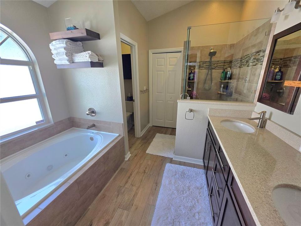 Activo con contrato: $480,000 (4 camas, 2 baños, 2080 Pies cuadrados)