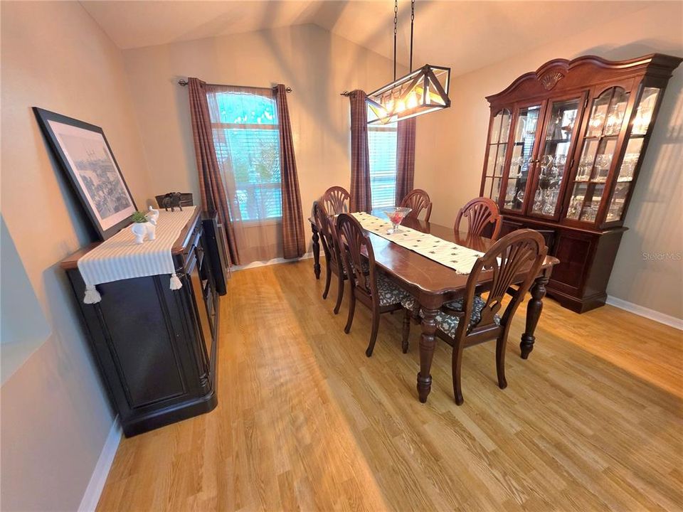 Activo con contrato: $480,000 (4 camas, 2 baños, 2080 Pies cuadrados)
