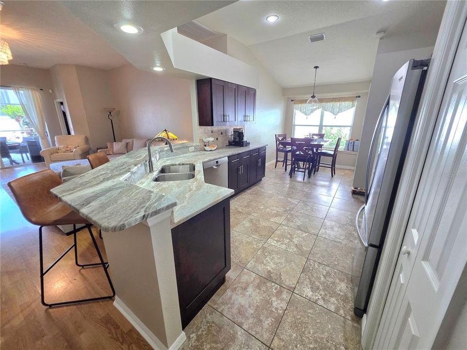 Activo con contrato: $480,000 (4 camas, 2 baños, 2080 Pies cuadrados)