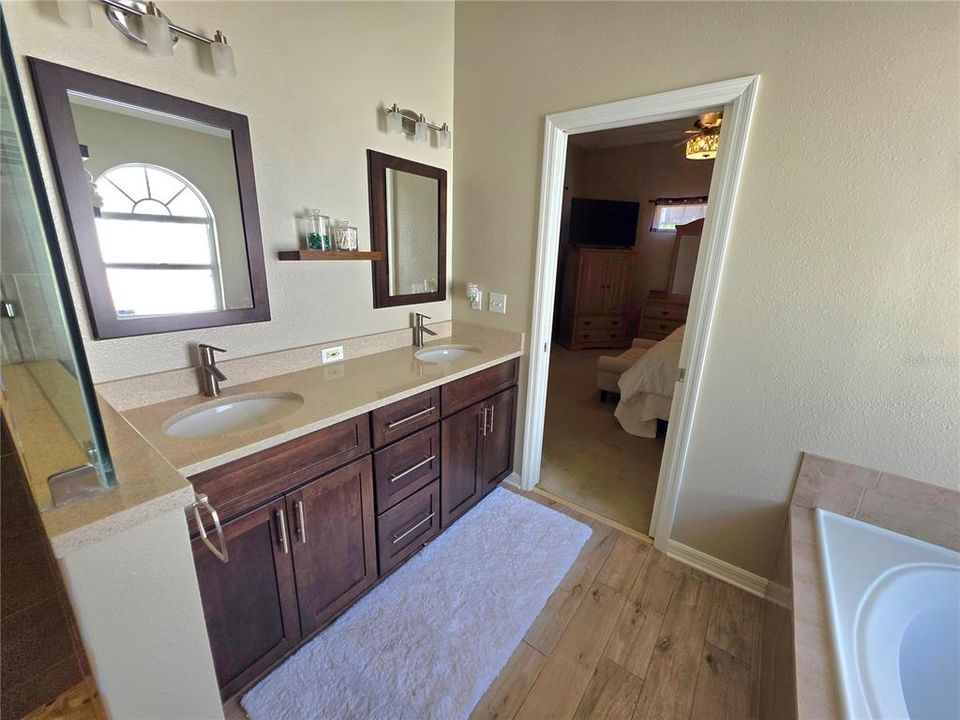 Activo con contrato: $480,000 (4 camas, 2 baños, 2080 Pies cuadrados)
