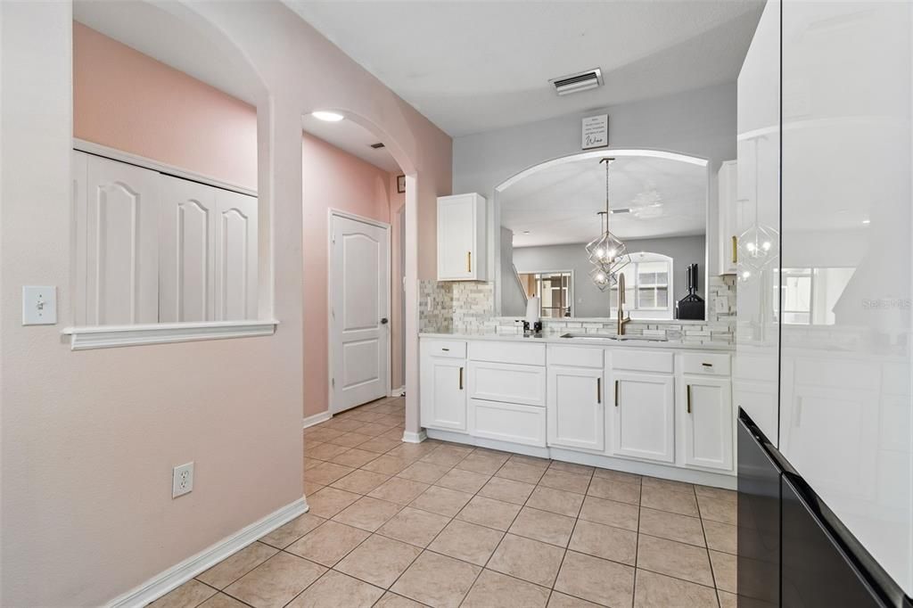 For Rent: $2,100 (2 beds, 2 baths, 1696 Square Feet)