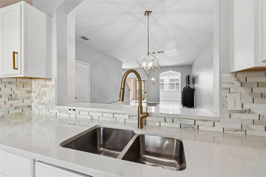 For Rent: $2,100 (2 beds, 2 baths, 1696 Square Feet)