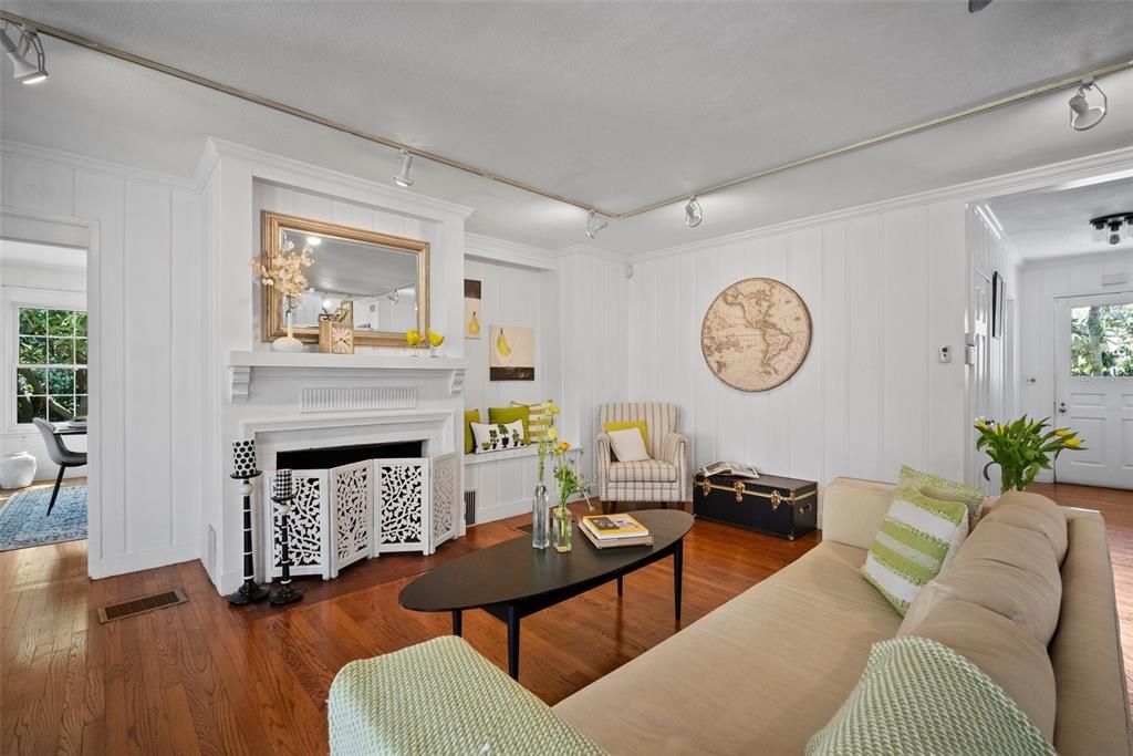 Activo con contrato: $1,349,000 (4 camas, 4 baños, 4004 Pies cuadrados)